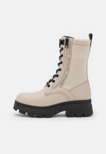 Calvin_Klein_Dames_Boots_Chunky_combat_Beige_1